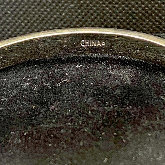 🔴 Inspired Design Bangle - Picture 3 of 3